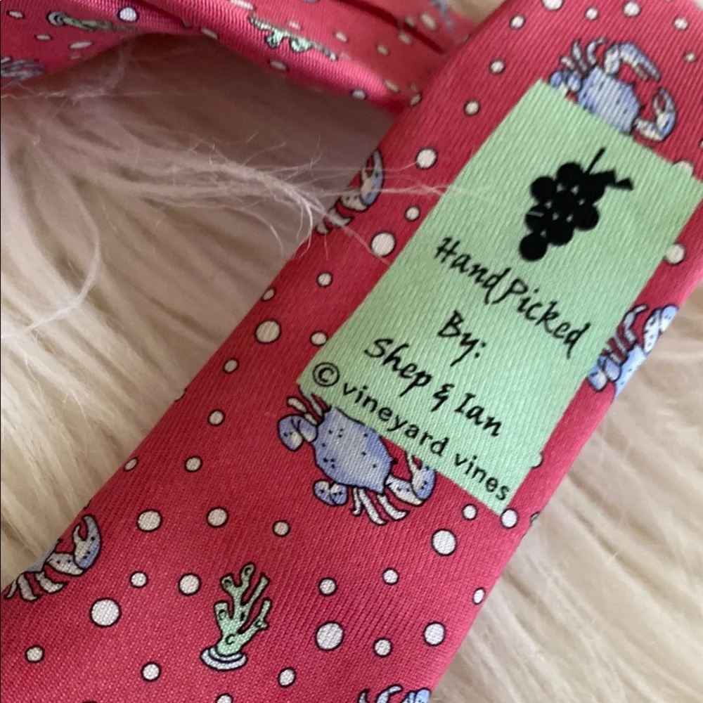 Vineyard vines 100% silk crab Tie